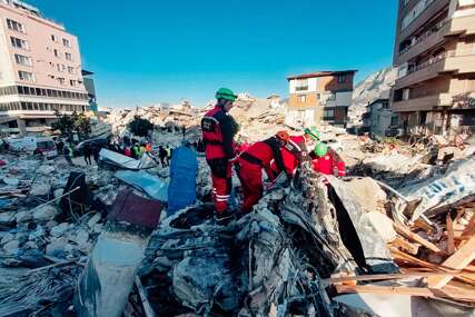 (FOTO) Godinu dana od razornog zemljotresa u Turskoj: Apokaliptične scene urezane duboko u sjećanja svih koji su bili tamo