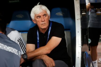 (FOTO) BOMBA IZ GRČKE Srbin sjeda na klupu Helena nakon debakla u baražu za EURO
