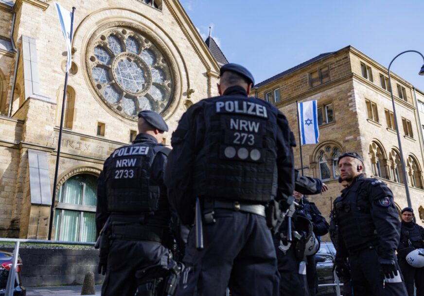 Njemačka policija stoji
