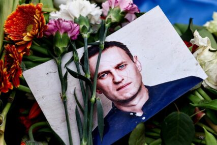 (VIDEO) Mnogi u ovome vide značajnu simboliku: Ruski opozicioni lider Aleksej Navaljni sahranjen uz poznatu pjesmu iz filma