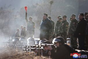 Kim Džong Un na vojnoj vježi