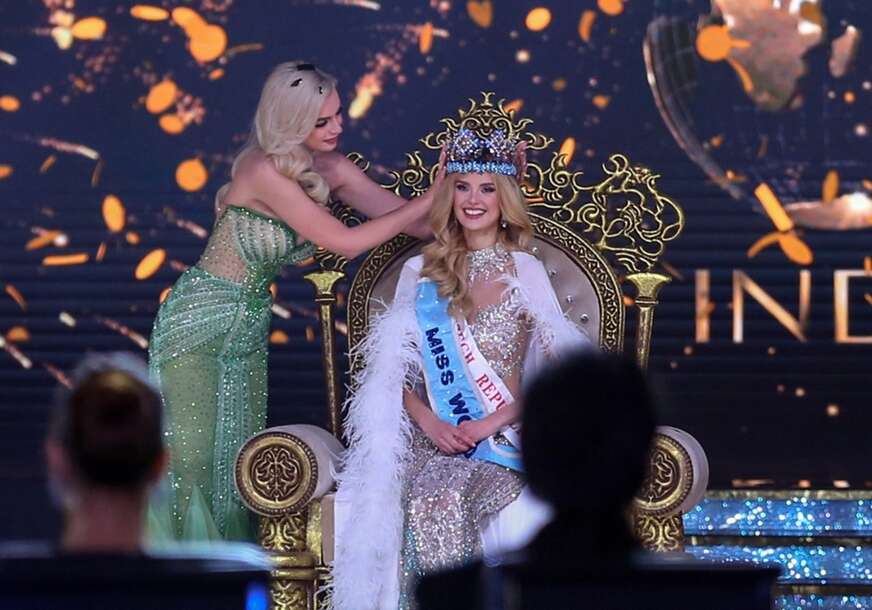 (FOTO) PONIJELA KRUNU NAJLJEPŠE Kristina Piškova iz Češke izabrana za novu mis svijeta
