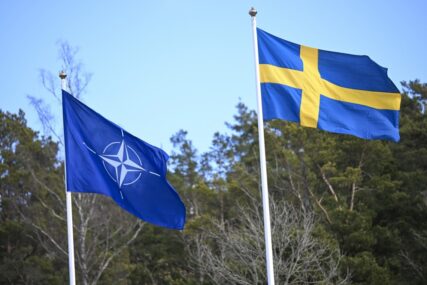 Zastava Švedske i NATO