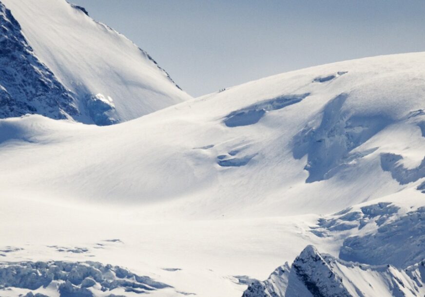 Tragedija u Alpima: Pronađeno 5 MRTVIH SKIJAŠA, za jednim se traga