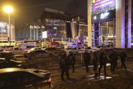 (FOTO) IZDAVAO STAN TERORISTIMA Sud odredio pritvor 8. osumnjičenom u slučaju napada na koncertnu dvoranu u Moskvi