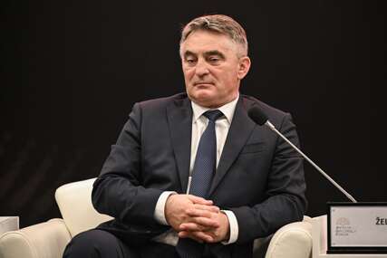 (FOTO) Oporavak brzo prošao: Željko Komšić se VRATIO NA POSAO nakon ugrađivanja stenta