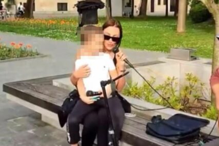 (VIDEO, FOTO) "Zakleo se bumbar"  Prija sa sinom Aleksandrom u krilu  zapjevala sa uličnim sviračem u Banjaluci