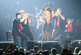 (VIDEO, FOTO) Uzavrela atmosfera u dvorani "Borik: Publika uglas pjeva sa Prijom njene najveće hitove