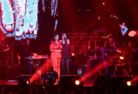 (VIDEO, FOTO) BANJALUKA NA NOGAMA Jana Todorović na koncertu zapjevala sa Prijom