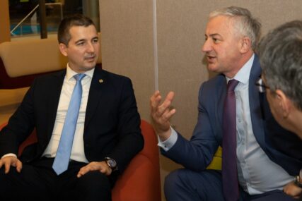 (FOTO) Borenović sa Bečićem “Dobar primjer regionalnog političkog prijateljstva”