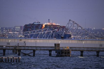 Spaseno 2 iz hladne rijeke: U Baltimoru PROGLAŠENA VANREDNA SITUACIJA nakon rušenja mosta