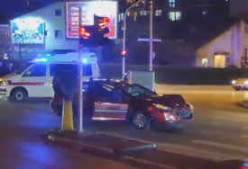 (VIDEO) NESREĆA U BANJALUCI Na mjestu saobraćajke policija i 3 vozila Hitne pomoći