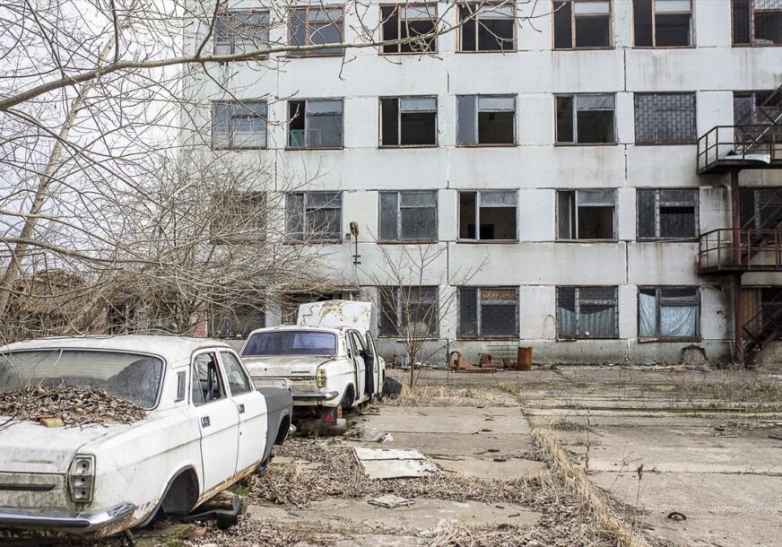 (FOTO) Još se vide tragovi ekplozije: Prošlo je 38 godina od nuklearne katastrofe u Černobilu, a Pripjat je i dalje GRAD DUHOVA