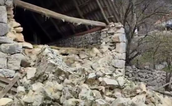 Šteta nakon zemljotresa u selu u Crnoj Gori