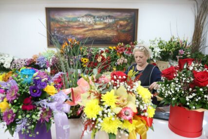 (FOTO) Ako planirate kupovinu cvijeća za 8. mart, PRIPREMITE "DEBLJI" NOVČANIK: Već počela potražnja za ružama, za petom im orhideje