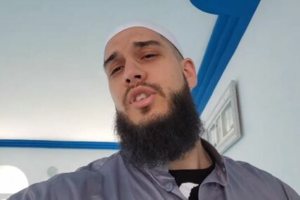 (VIDEO) "PAS JE NEČIST" Dejan Dragojević pokazao šta radi u porodičnoj kući tokom Ramazana i kako ide u džamiju