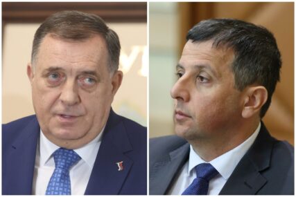 (FOTO) Vukanović najavio tužbu protiv Dodika: Trebinje „zatrpano“ flajerima sa fotografijom lidera „Za pravdu i red“ i natpisom „korisni idiot američke ambasade“