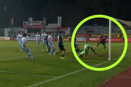 (VIDEO) NEVJEROVATAN PROMAŠAJ Fudbaler TSC prebacio gol sa 2 metra i obrukao se za sva vremena