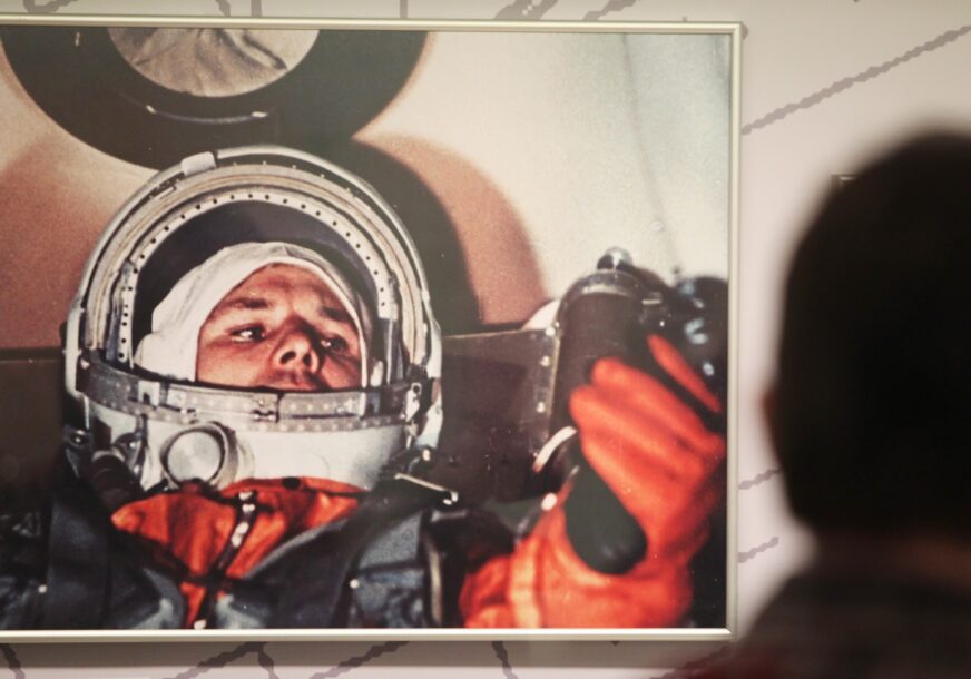 slika Jurija Gagarina na jednoj od izložbi