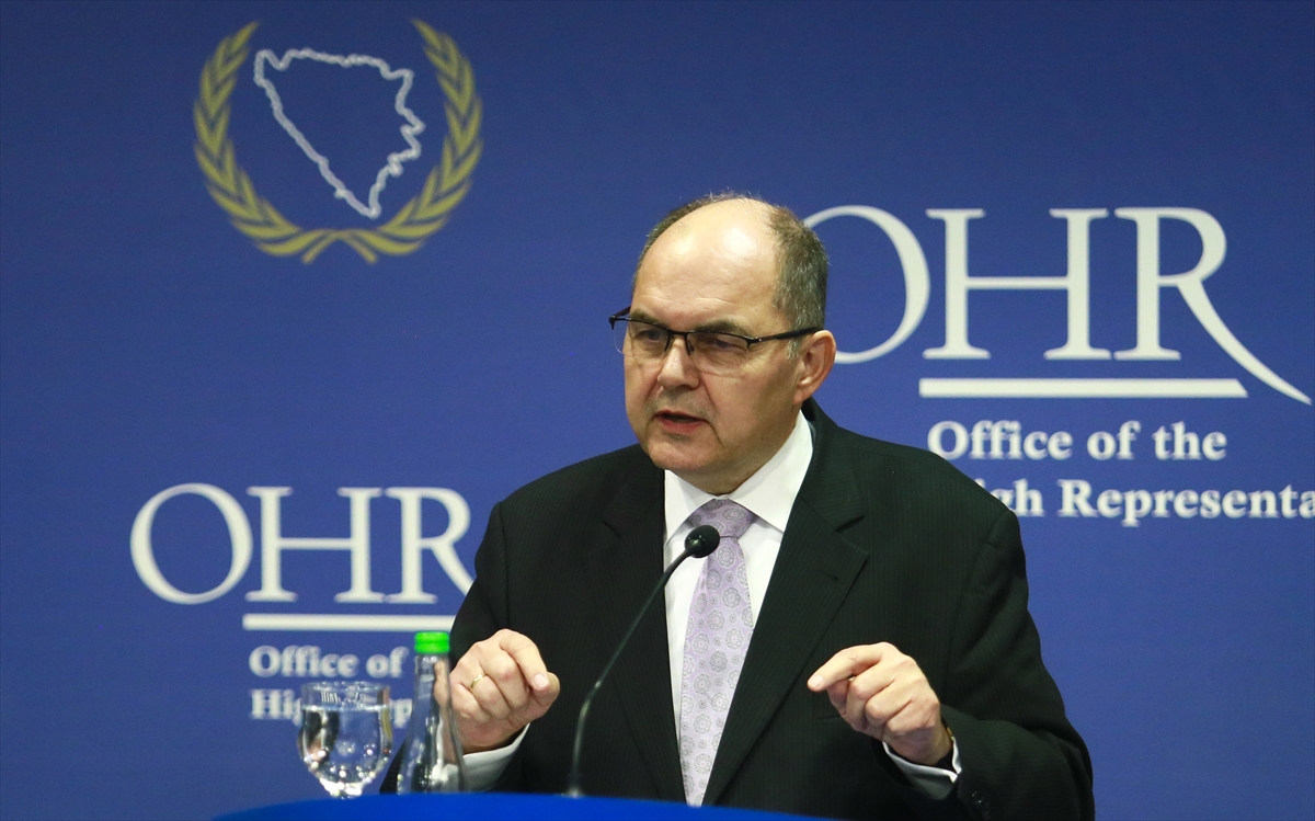 Kristijan Šmit uskoro na izlaznim vratima BiH