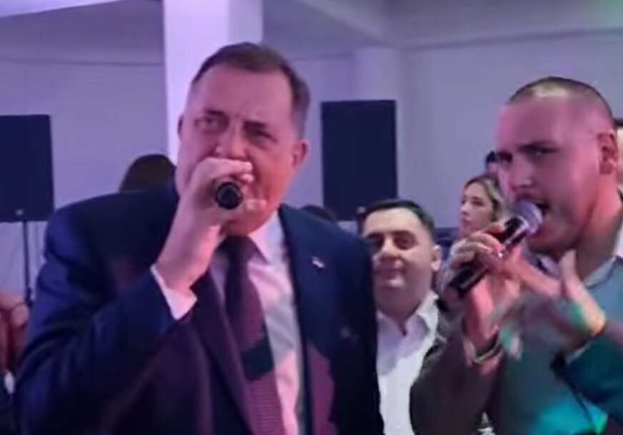 Milorad Dodik pjeva