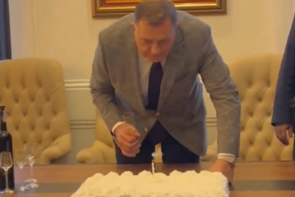 (VIDEO) DODIK NAPUNIO 65. GODINA Predsjednika Srpske saradnici srdačno iznenadili povodom njegovog rođendana