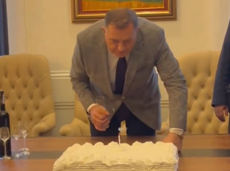 (VIDEO) DODIK NAPUNIO 65. GODINA Predsjednika Srpske saradnici srdačno iznenadili povodom njegovog rođendana