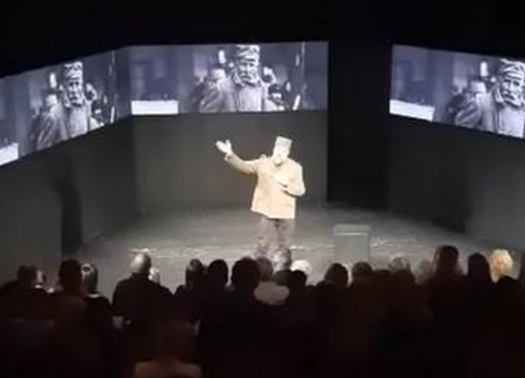 (VIDEO) Ovo je OSNOVNI BONTON kada se ode u pozorište: Zbog mobilnog telefona u publici Nenad Jezdić prekinuo je predstavu