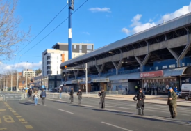 (VIDEO) OPSADNO STANJE ISPRED GRBAVICE Policija na svakom uglu u Sarajevu pred veliki derbi
