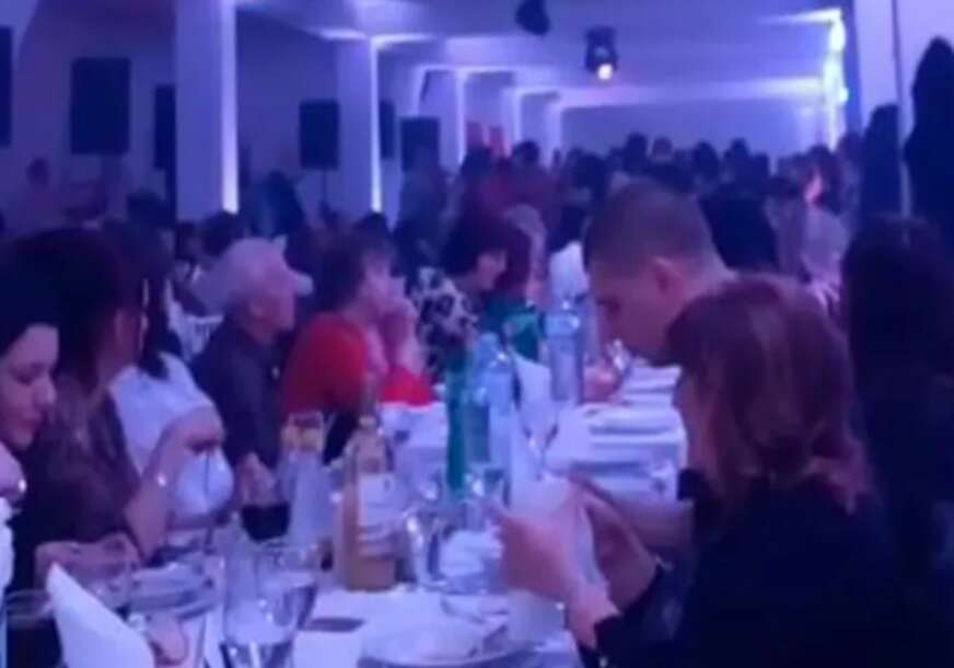 Milord Dodik pjeva