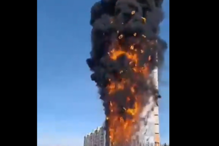 (VIDEO) Drama u Rusiji: U stravičnom požaru izgorjela zgrada