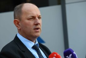 "Vjerujem da će to uticati na zabranu političkog rada takvog lika" Petrović poručio da će podnijeti prijavu za klevetu protiv Vukanovića