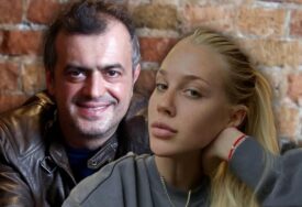(FOTO) PRVA SLIKA SA VJENČANJA Sergej Trifunović u zagrljaju 23 godine mlađe Isidore, ne mogu da sakriju sreću