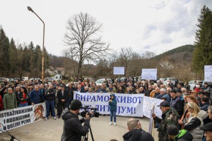 Protest u Volarima kod Šipova protiv litijuma