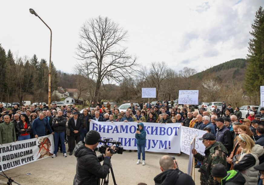 Protest u Volarima kod Šipova protiv litijuma