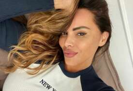 (FOTO) KAO AVION Sonja Vuksanović se skinula u bikini, pa pokazala čime raspolaže