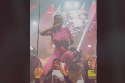 (VIDEO) TEA TAIROVIĆ OBJAVILA SNIMKE IZ TESLIĆA Pjevačica se uvijala u uskom rozom kostimu s rukom u gipsu, pljušte komentari