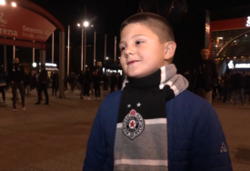 (VIDEO) GENIJALNA PROGNOZA Simpatični navijač Partizana raspametio Grobare