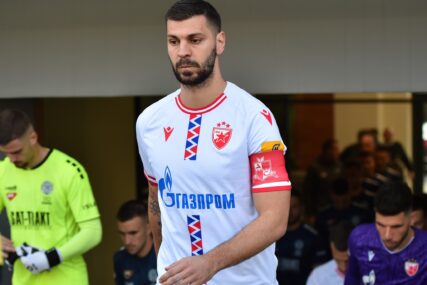 (FOTO) Crvena zvezda i vrijeme teških odluka: Dragović želi da stegne zube i IGRA DERBI, ali se tu javlja novi "problem"