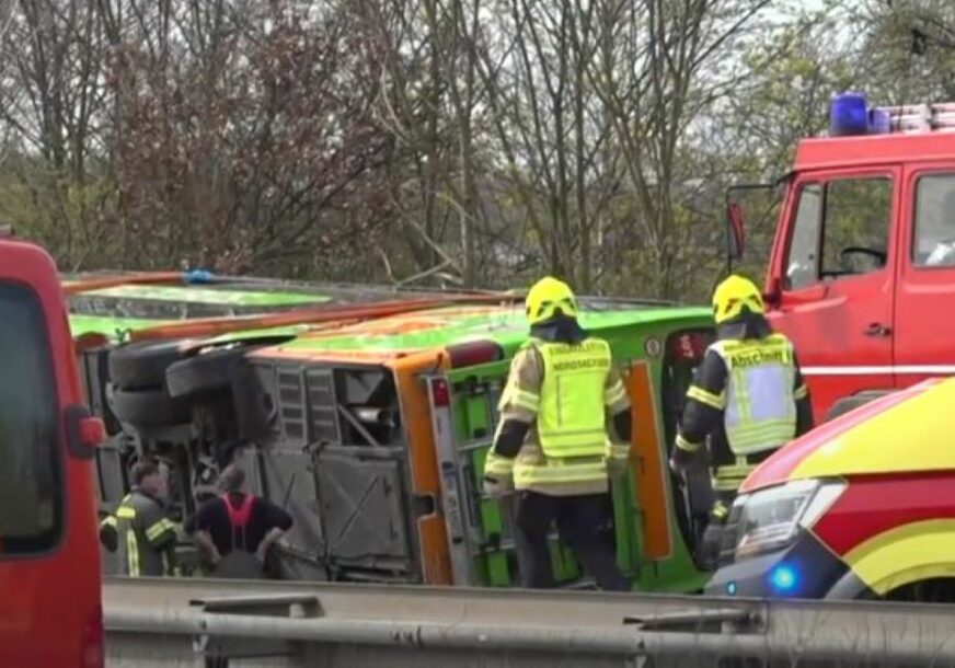 Prevrnuo se autobus u Njemačkoj
