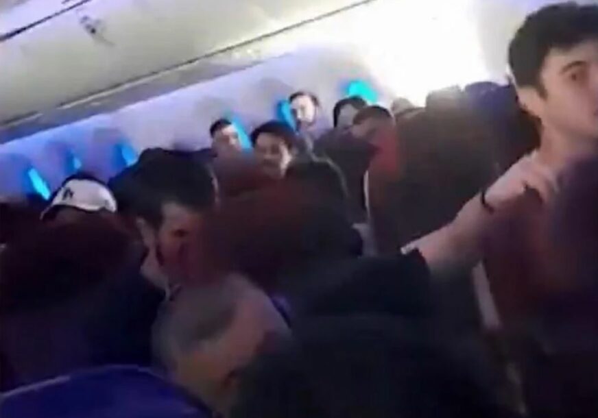 U avionu povrijeđeno 50 putnika 