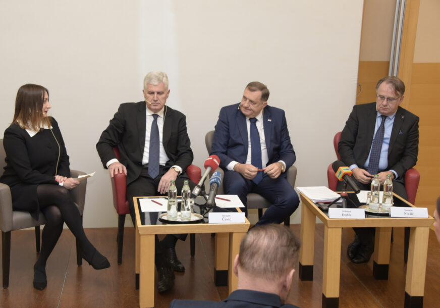 (FOTO) Dodik na Diplomatskoj akademiji u Beču „Očekuje da BiH poslije 21. marta PRESTANE DA BUDE KOLONIJA, da ode Šmit i strane sudije“