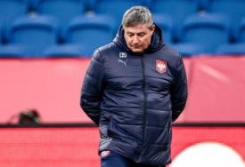 (FOTO) Englezi ne vjeruju selektoru Srbije: Dragan Stojković Piksi izabran za najgoreg trenera pred Evropsko prvenstvo