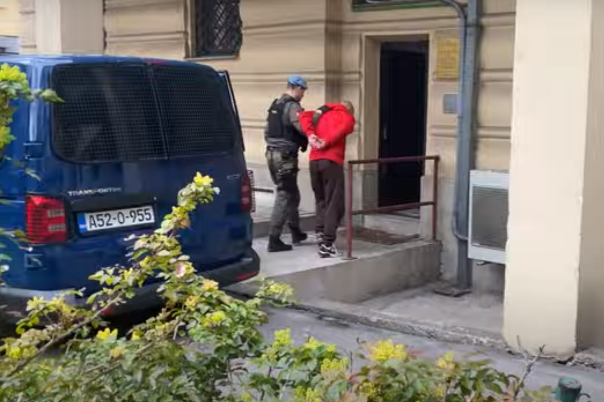 Emir Kundo Džan Hukelić koji je pucao na Emira Kundu predat u Tužilaštvo