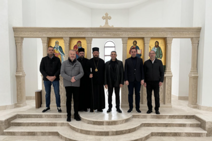 (FOTO) Selak i Vulin s episkopom: Obnova pravoslavnog hrama u Sitnici