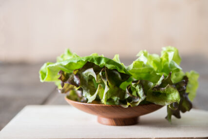 Njena svježina će trajati duže: Uz ovaj trik zelena salata neće brzo da istruli i postane neupotrebljiva