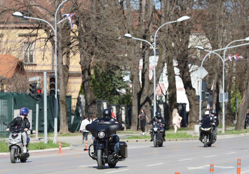 građani Banjaluke uživaju u proljećnoj atmosferi