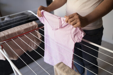 Veš vam više neće biti zgužvan: Uz ovaj trik tokom sušenja odjeća se neće "zalijepiti"