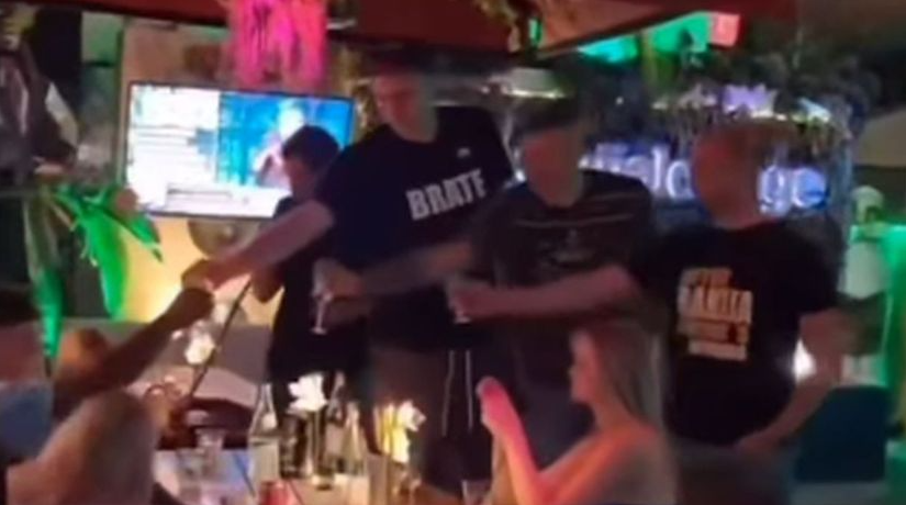 (VIDEO) Jednim gestom odao počast Dejanu Milojeviću: Nikola Jokić sa Jovićem nazdravljao rakijom u noćnom klubu