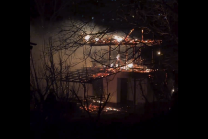 Požar na vikendici u Sremskoj Kamenici